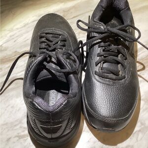 Brooks women’s walking shoes